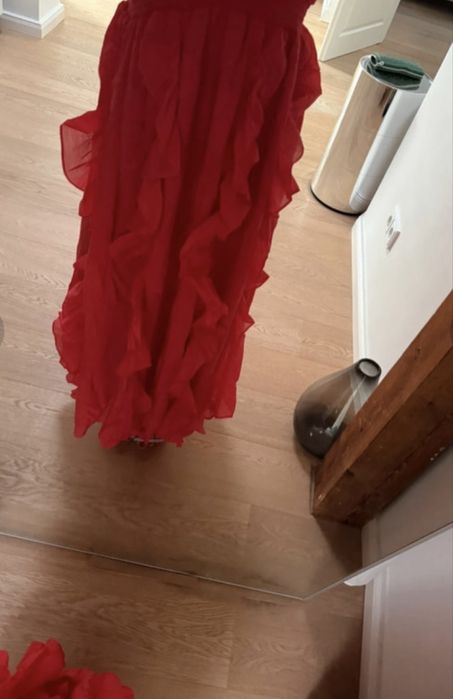 Ефирна червена рокля YAS