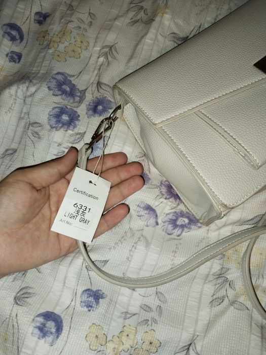 Yangi ayollar sumkasi sotiladi !