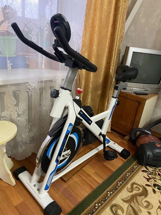 Велотренажёр белый