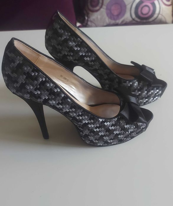 Дамси сандали с висок ток