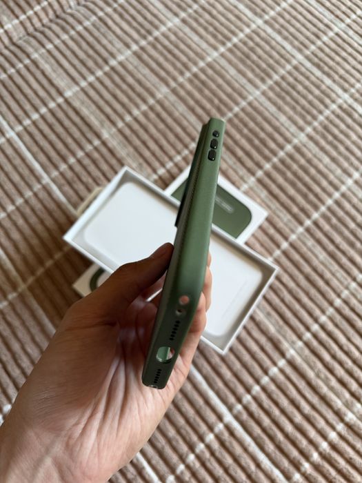 Продам Оригинальный Чехол на iPhone 17 Pro Max