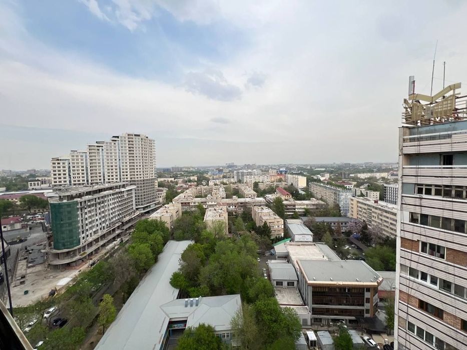 Дархан нежилое офисное помещение 124m2 сторона Акай Сити срочно!