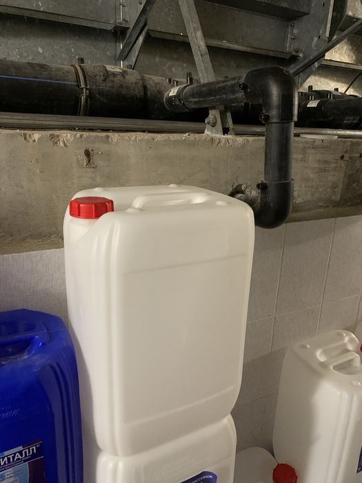 Продам канистры пластиковые