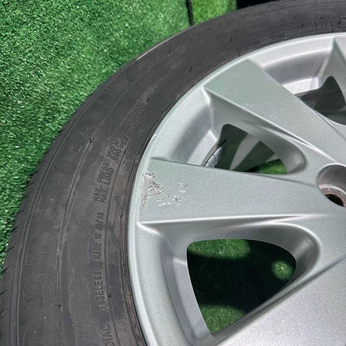 Продам Оригинальный диск с шинами Goodyear EfficientGrip Eco 215/60R16