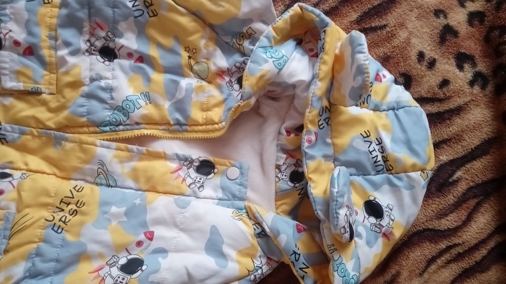 Срочно продам куртку, сейчас носить.