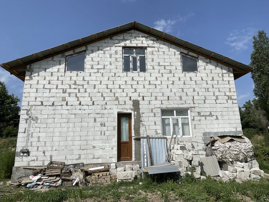 Uy sotiladi yangiyolda