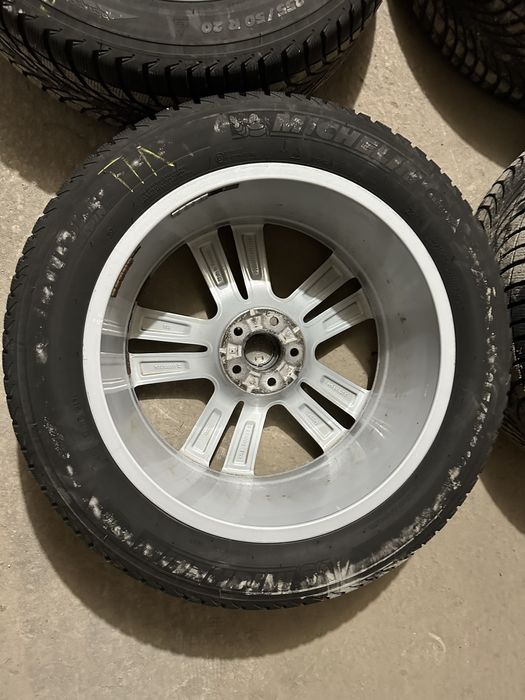 Комплект оригинални джанти със зимни гуми 20 цола.