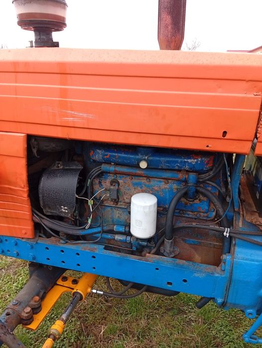 Tractor U 650 cu plug 3 brazde +cositoare mare 1,85 .toate sunt impecabile in stare fff buna de functionare.