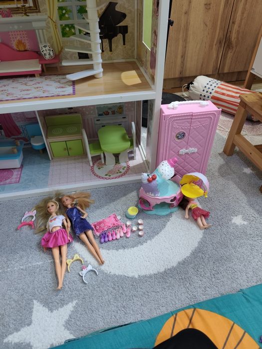 Детска дървена къща за кукли