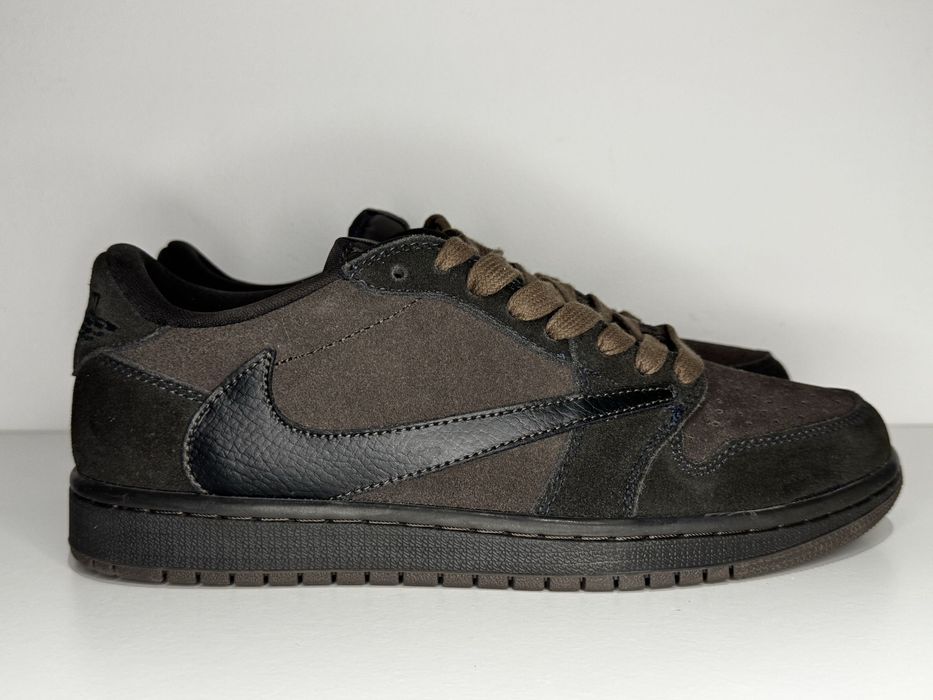 Air Jordan 1 Retro Low OG SP Travis Scott Velvet Brown
Velvet Brown and Dark Mocha