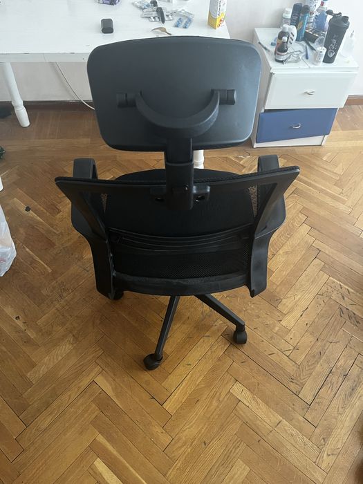 Офисное кресло