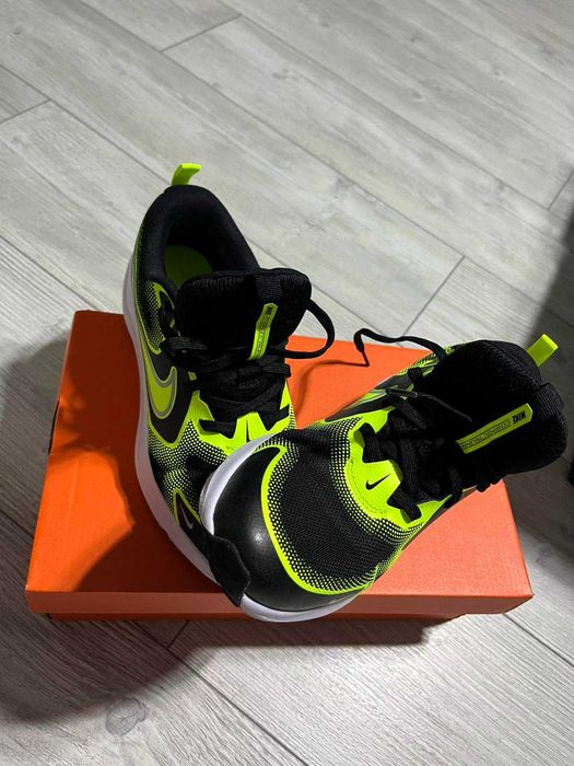 Маратонки Nike номер 38