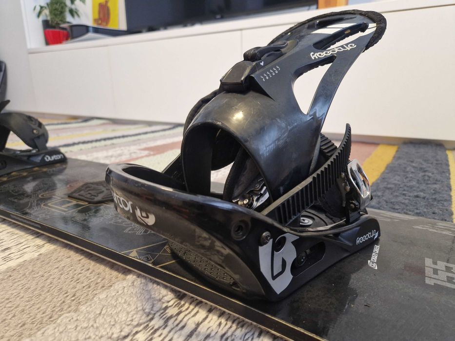 Snowboard Crazy Creek 155, legaturi Burton Freestyle