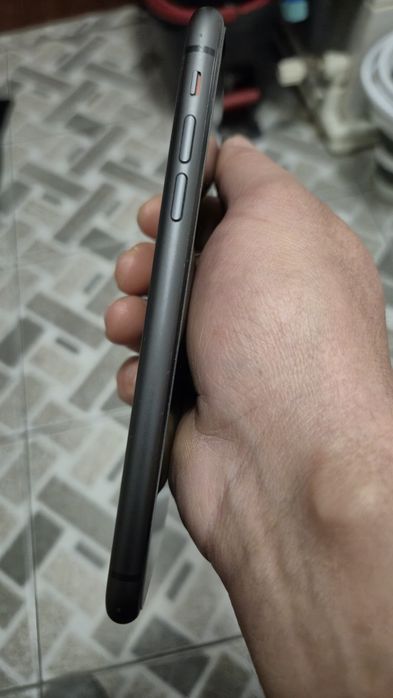 Iphone 11 128 gb 83% baterie