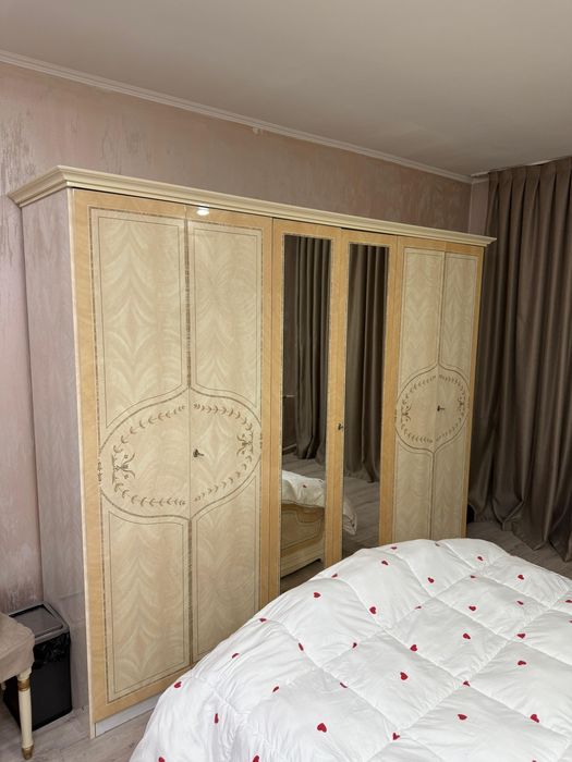 Продам спальный гарнитур