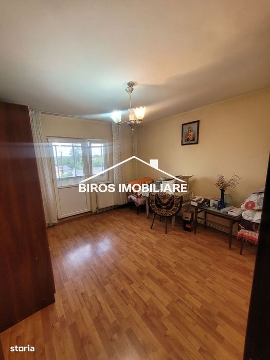 3 camere decomandate, 2/4, CT Rovine
