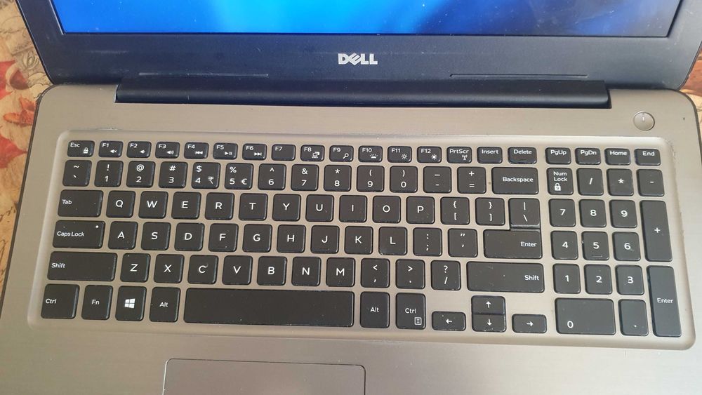 DELL лаптоп Windows 11