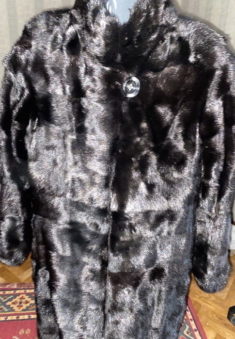 Продам шубу норковую, производство Италия. В отличном состоянии.