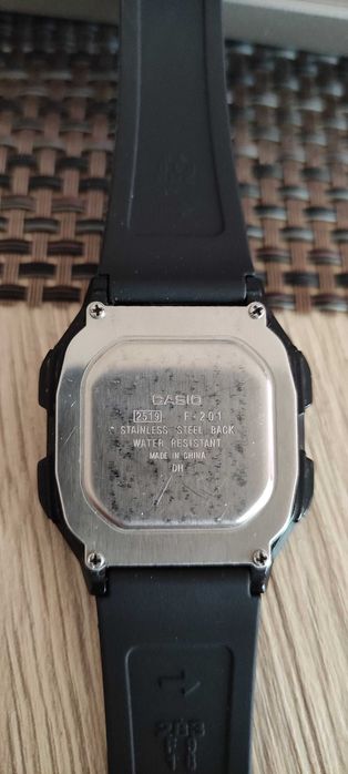 Часовник Casio F-201