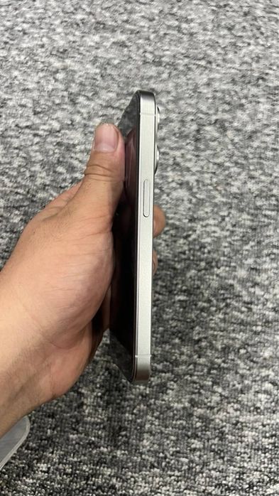 Iphone 15 pro white