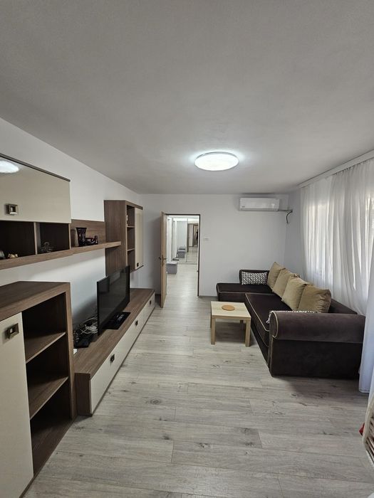 Vand apartament 3 camere