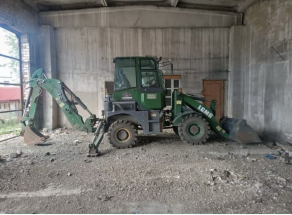 Экскаватор-погрузчик