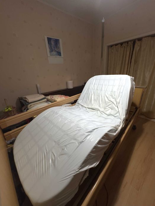 Болнично легло с антидекубитален дюшек