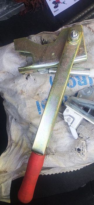 Зажим клуч для опалубки