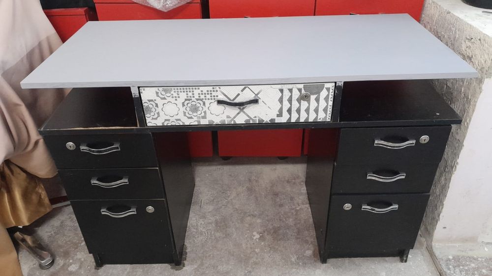 Маникюрный стол, кресло