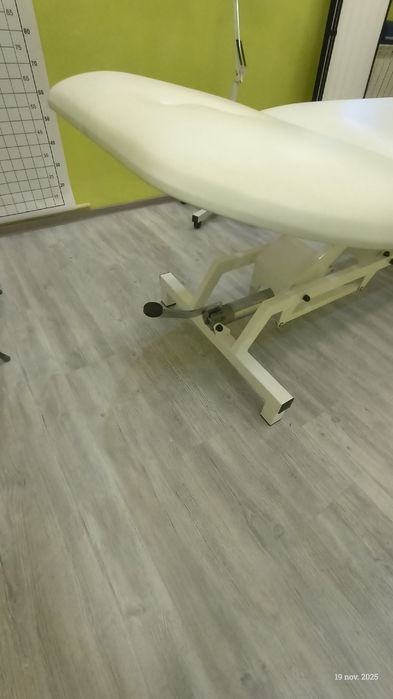 Masă de terapie cu reglaj hidraulic