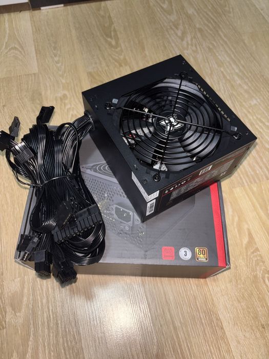 Sursa 750w All black Nouă