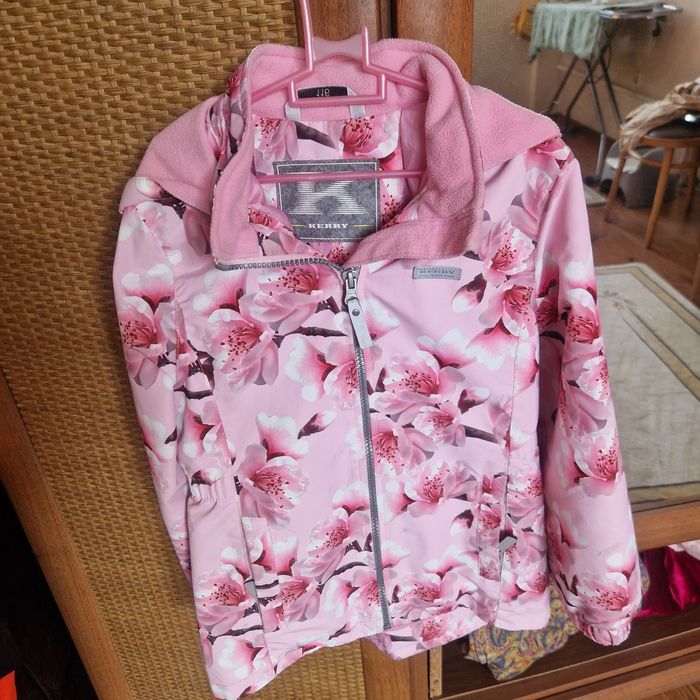 Продам куртку девичковая