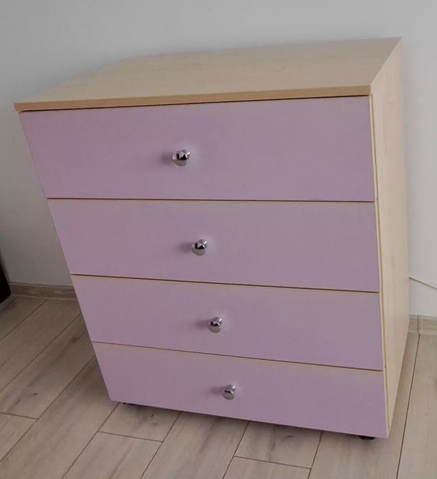 De vanzare comoda pentru tineret- cu 4 sertare