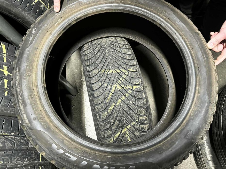Vând anvelope iarnă Pirelli