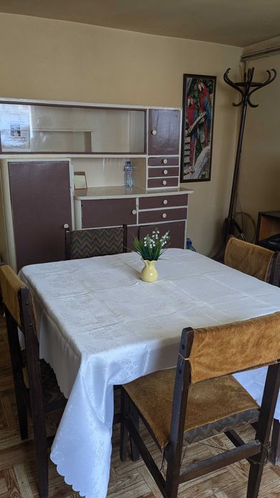 Етаж от къща продавам.