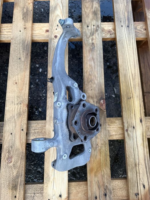 Ляв преден шенкел Audi A8 D5 4N0407241B главина