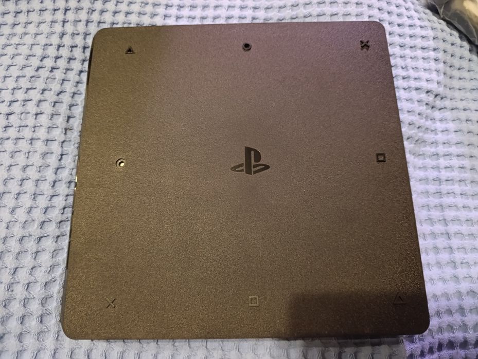 Продам Playstation 4