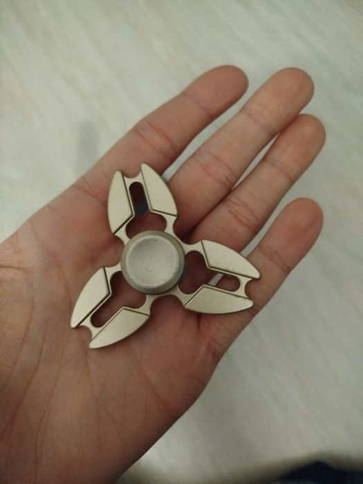 Fidget spinner metalic-model premium,auriu!!Preț negociabil !!