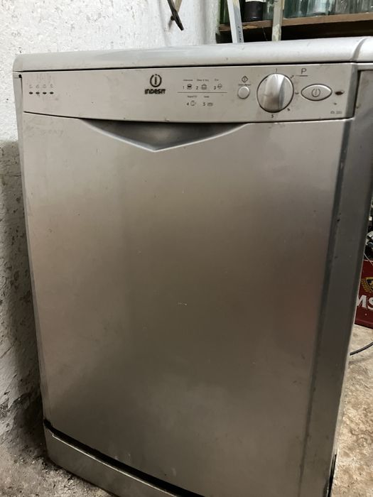 Съдомиялна Indesit