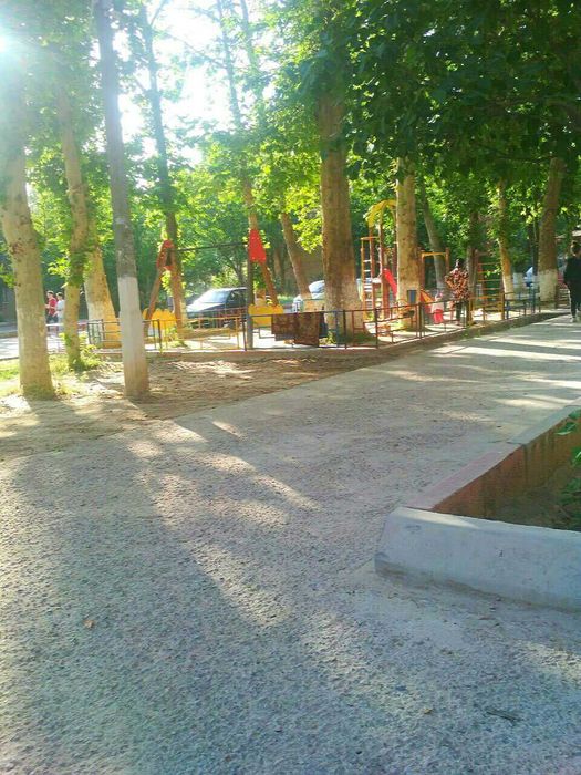 Квартира сотилади 2\1\3 Ховлиси б\н САНИИФ ТТЗ Шох бекат 350 м