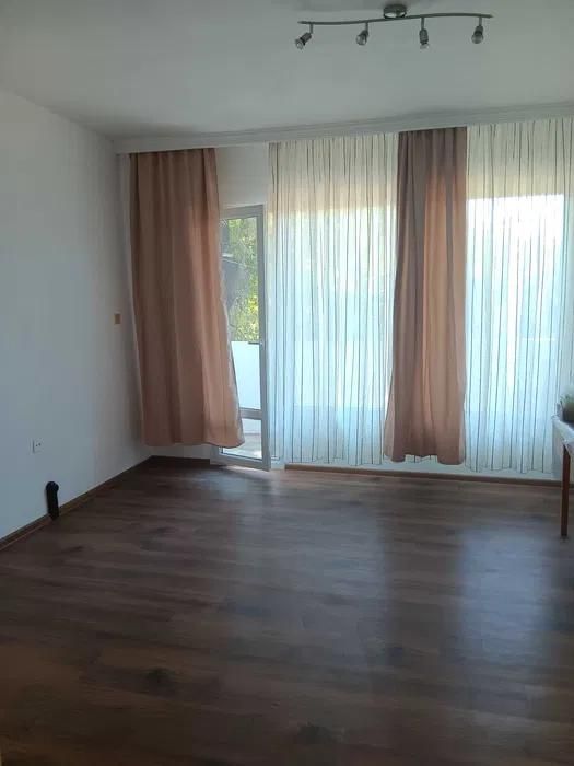 Дава се под наем Тристаен апартамент в Пловдив, Въстанически - 64 кв.м за 255 € - Снимка #1