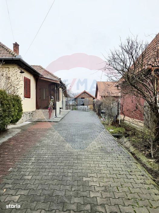 Casa cu 5 camere de vanzare in centrul orasului Talmaciu