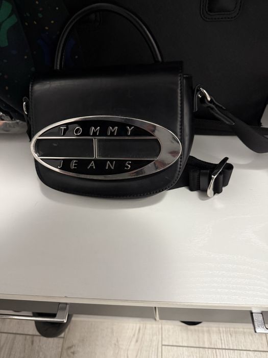 Оригинална чанта Tommy Hilfiger