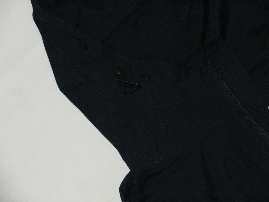 UNIQLO нова мъжка ветровка с етикет М