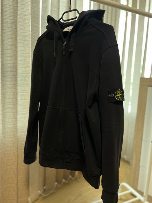 Продавам мъжка пуловер Stone Island