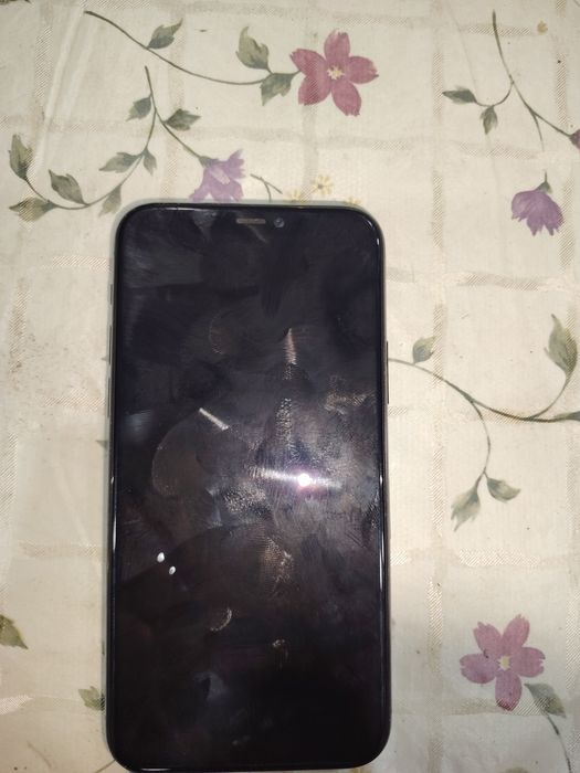 Iphone 11 pro 256 GB 85 %  holati rasmda aybi ekran paroli esdan chqqa