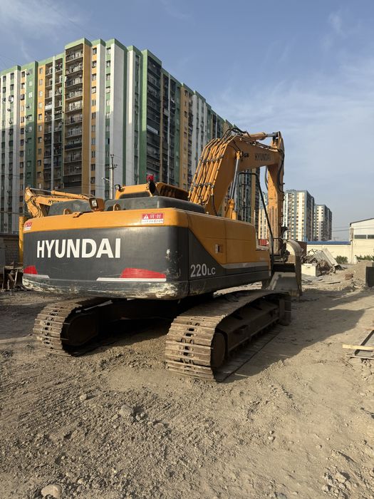 Продается HYUNDAI R220LC 2011год