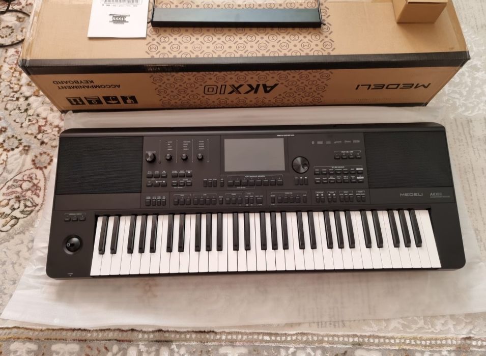 Продам синтезатор новый.