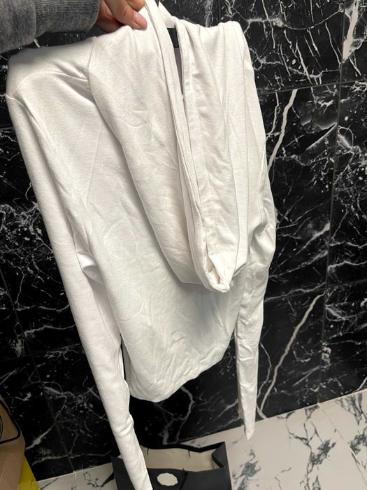 шанел блуза с качулка бяла chanel дълъг ръкав блузка не е носена