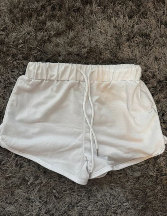 Pantaloni scurti albi